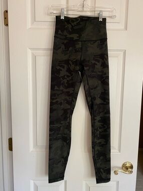 Lululemon High-Waist Camo Leggings - Green Camouflage